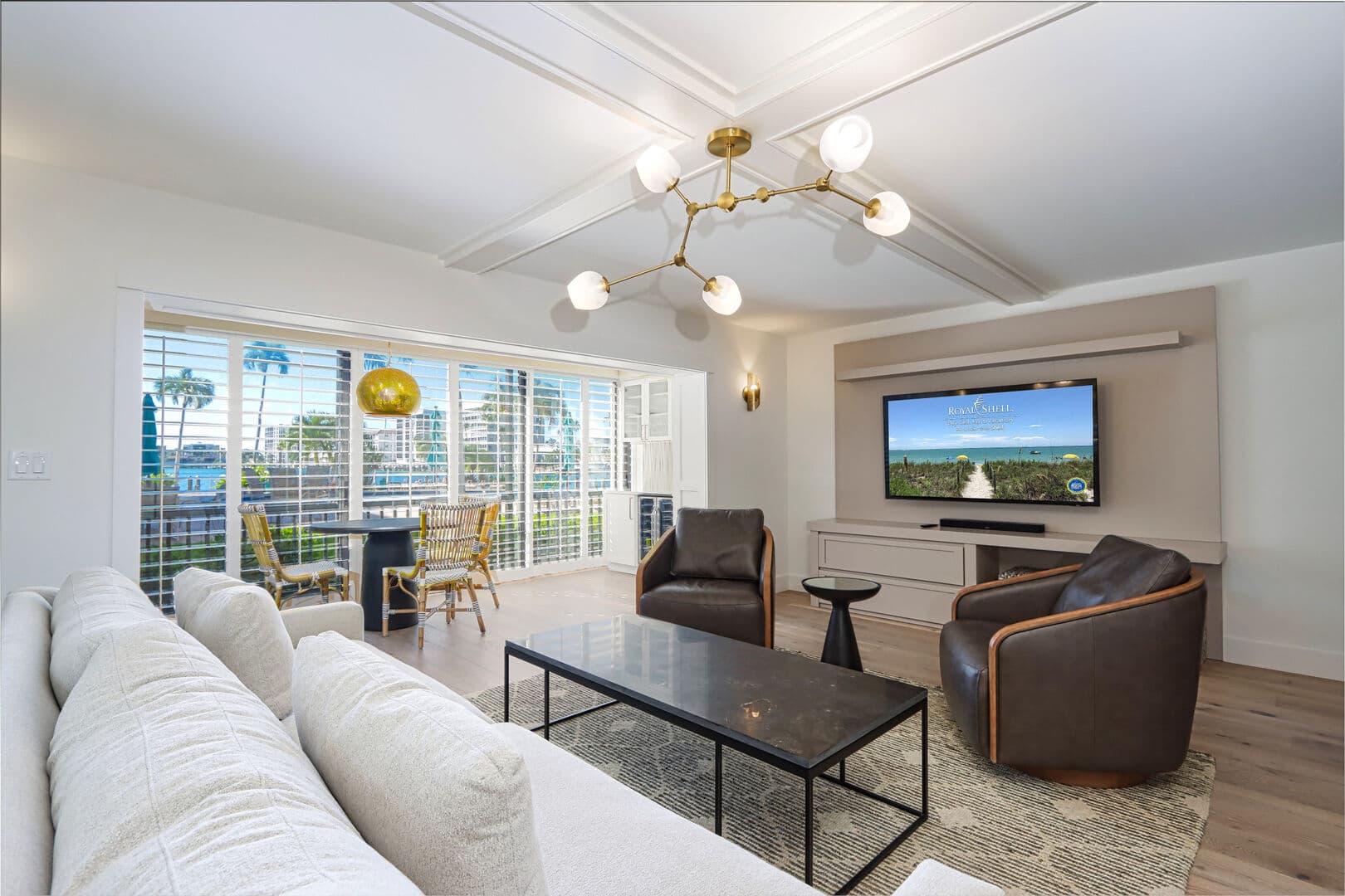 MO COM 105 - 222 Harbor Drive #105