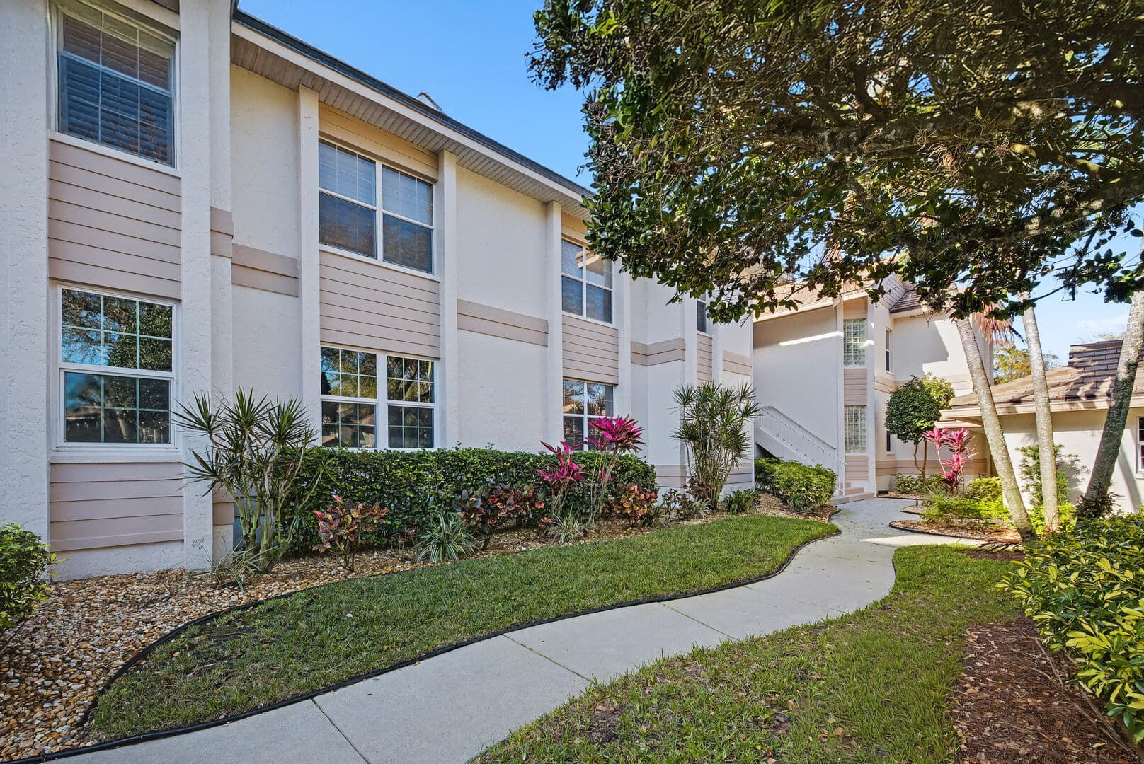 BB WF 2-102 - 3321 Glen Cairn Court #102