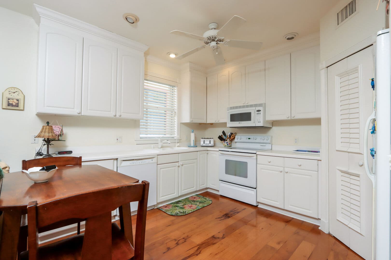 H ON 590 - 590 East Lake Dr. - House in Olde Naples photo 5