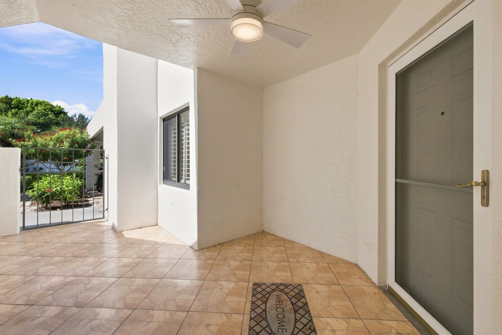 BW 637-104 - 637 Beachwalk Circle #104 photo 4