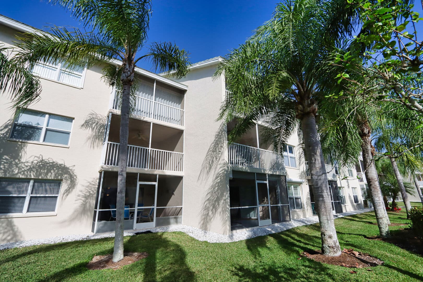 BS BL 3-105 - 28861 Bermuda Lago Court #105 photo 3