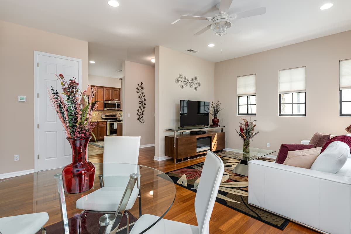 H ART VHE 1325 - 1325 Oceania Drive N. photo 3